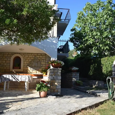 4299d * Sveti Filip i Jakov