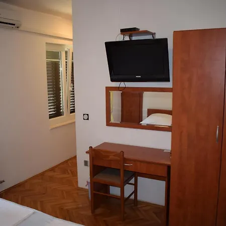 4299d Sveti Filip i Jakov